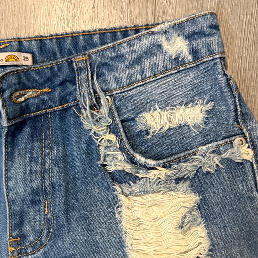 C&C California Ripped Blue Jean Shorts. Size 25 - Picture 3 of 10
